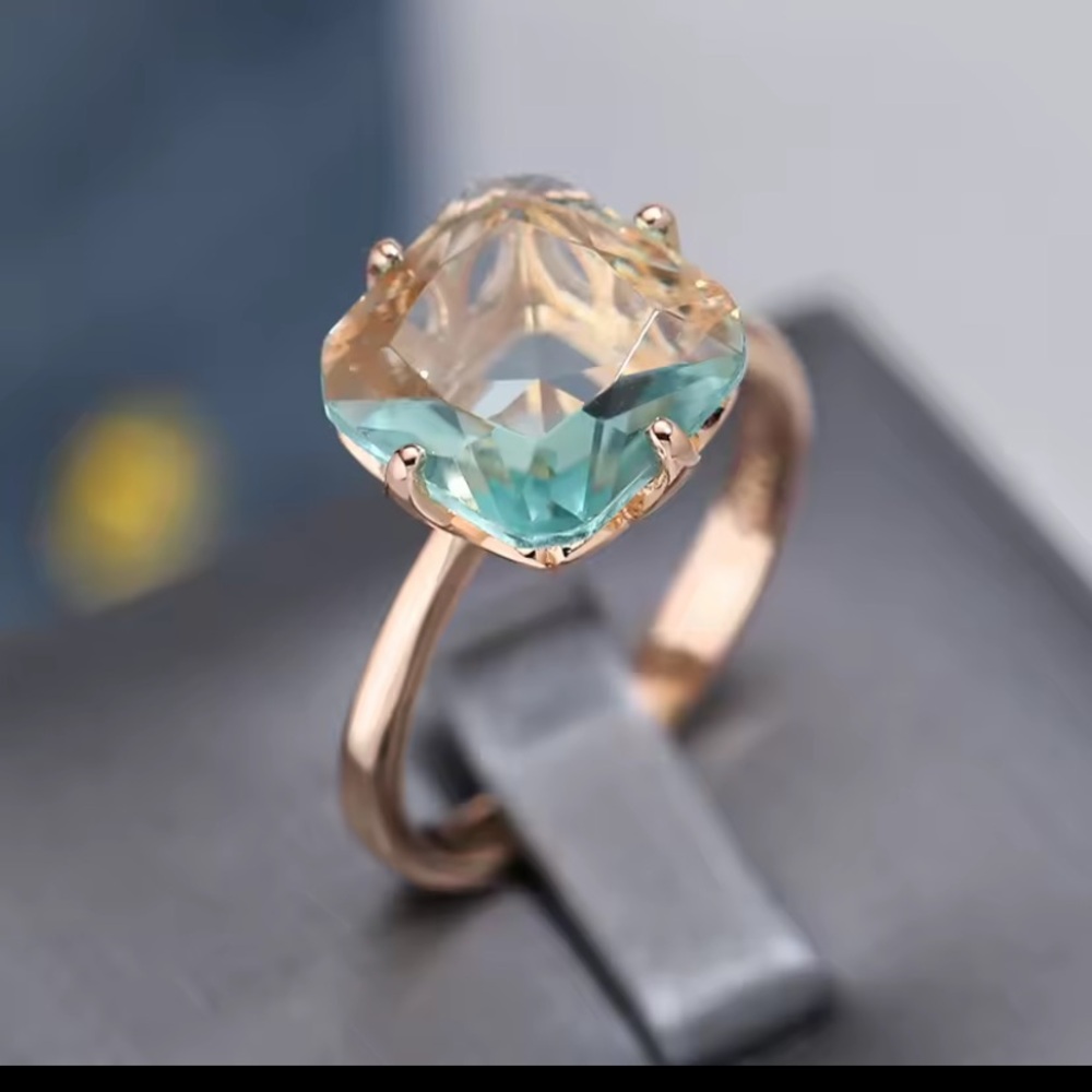 585:14k Rose Gold Ring with AquaBlue Green Gemstone